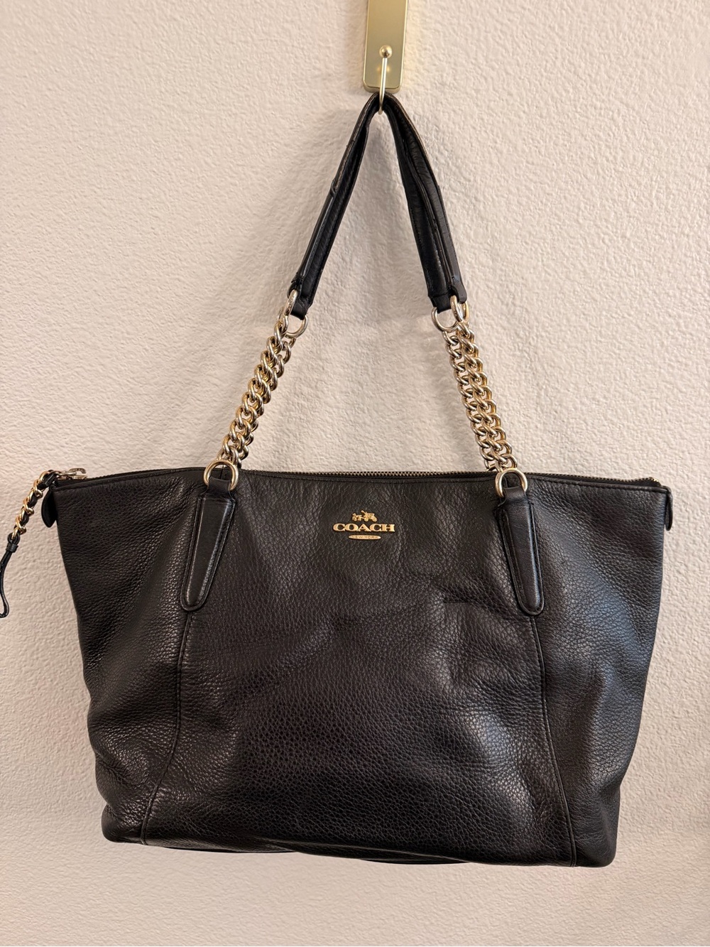Coach F22211 Black Pebbled Leather Chain Strap Large Tote Shoulder Bag